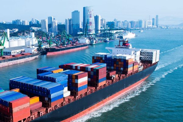 Giá cước container tăng vượt tầm kiểm soát
