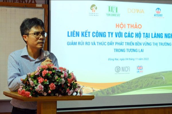 TS.Tô Xuân Phúc cho rằng cần liên kết giữa doanh nghiệp và làng nghề trong chuỗi cung ứng gỗ